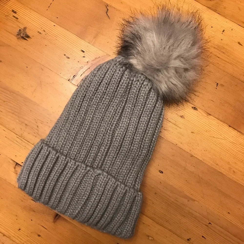 ⛄️Single Fur Ball Beanie Hat